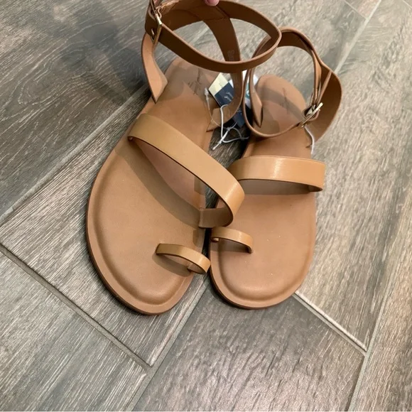 Sol Toe Loop Ankle Strap Sandals - Picture 3 of 4